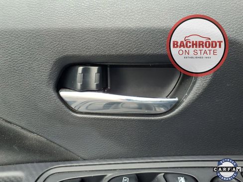 Used 2021 Nissan Versa SV image 16