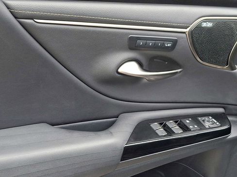 Used 2022 Lexus ES 300h Luxury image 10