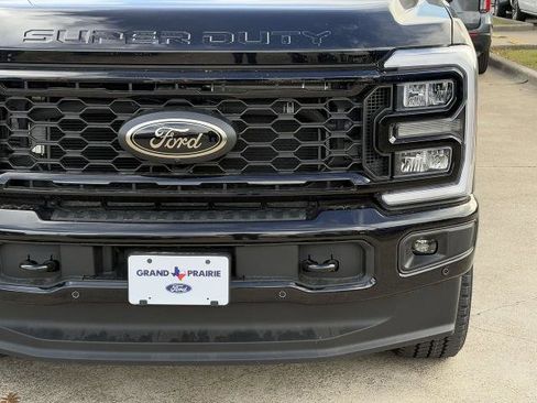 New 2026 Ford F250 Lariat w/ Black Appearance Package image 9