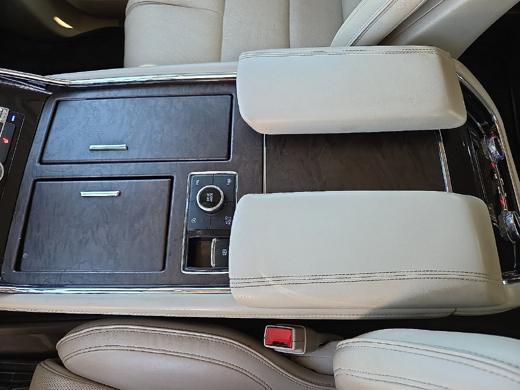 Used 2018 Lincoln Navigator Select w/ Technology Package RWD image 16