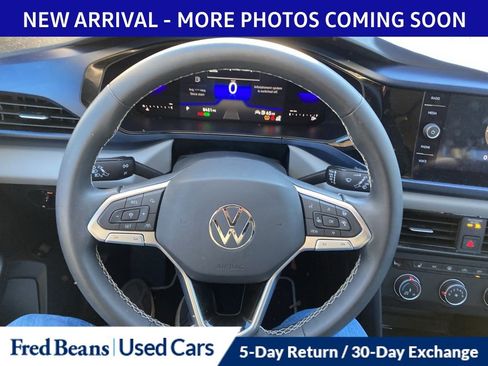 Used 2022 Volkswagen Taos SE w/ Panoramic Sunroof Package image 12