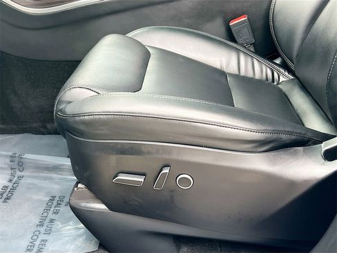 Used 2022 Tesla Model X image 18