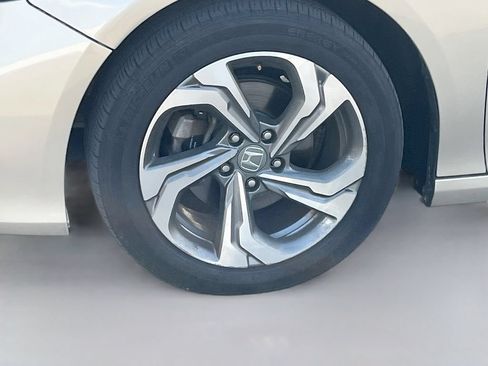 Used 2020 Honda Accord EX image 32