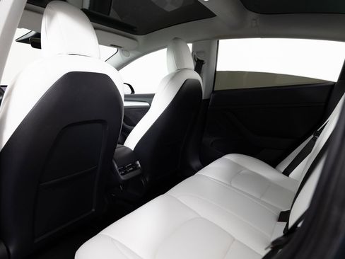 Used 2021 Tesla Model 3 Performance image 18