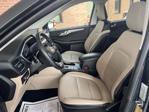 Used 2022 Ford Escape SEL image 18