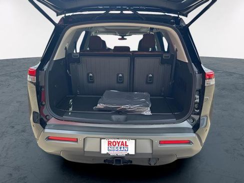 New 2026 Nissan Pathfinder Platinum w/ Cargo Package FWD image 7