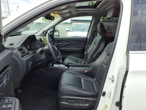 Used 2022 Honda Pilot Touring image 11