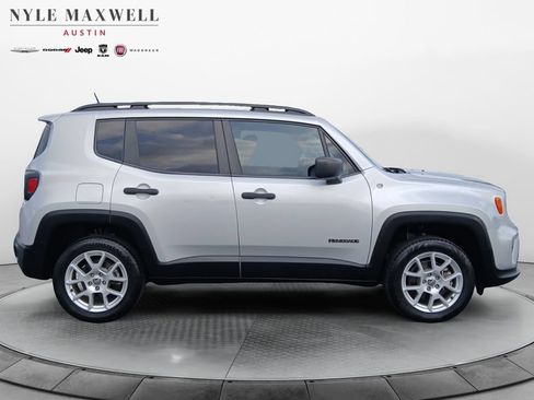 Used 2019 Jeep Renegade Sport w/ Sport Appearance Group AWD/4WD image 17