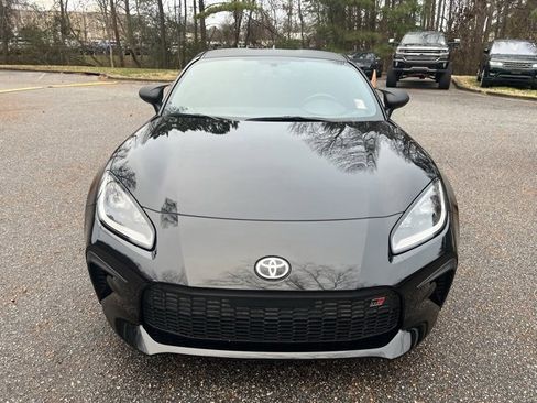 Used 2024 Toyota GR86 image 3