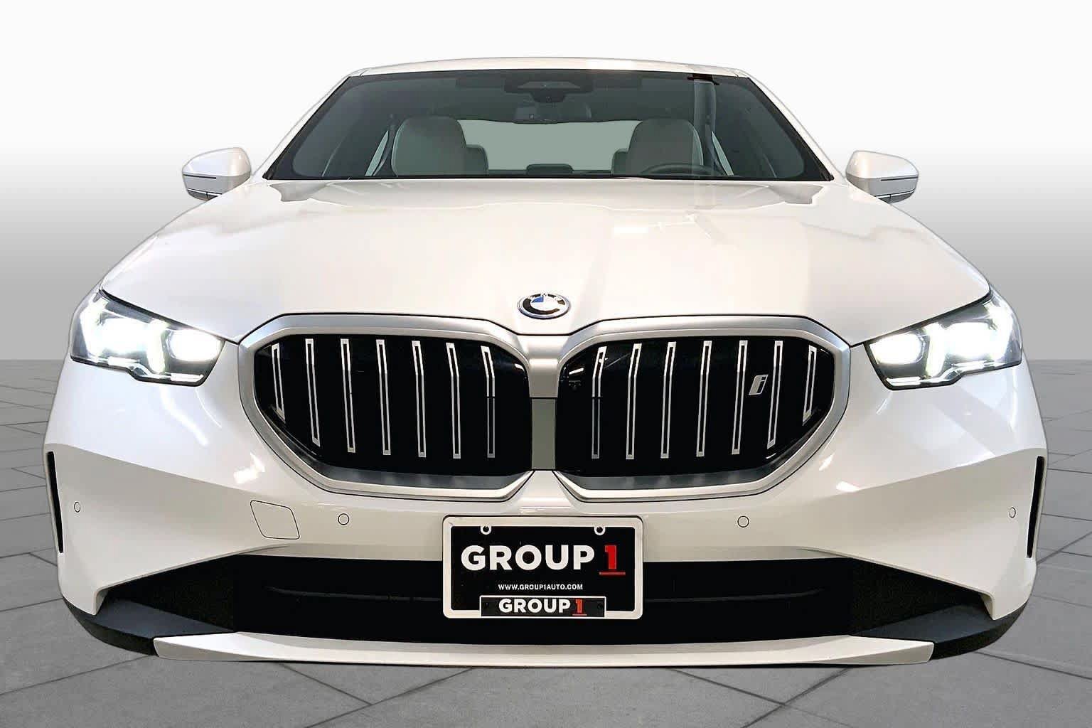 Used 2025 BMW i5 xDrive40 w/ Premium Package AWD/4WD image 3