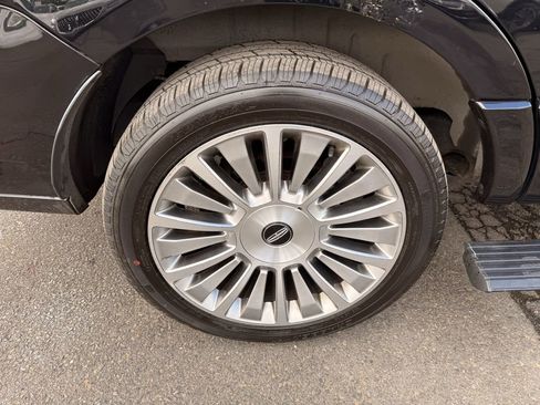 Used 2017 Lincoln Navigator Select image 32