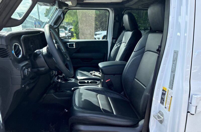 Used 2024 Jeep Wrangler High Altitude AWD/4WD image 10