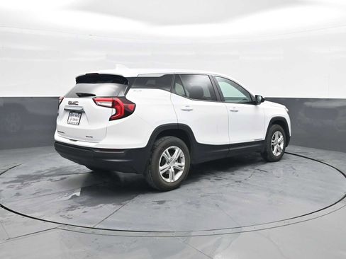 Used 2024 GMC Terrain SLE image 8