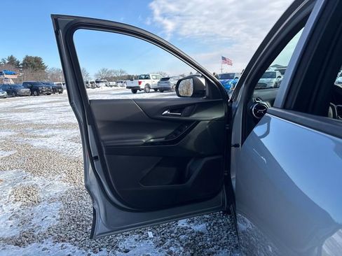 Used 2025 Chevrolet Equinox LT w/ Safety and Technology Package image 17