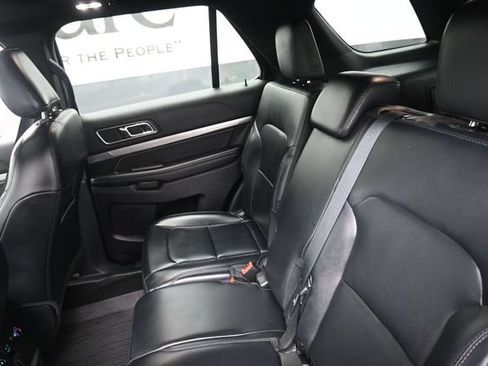 Used 2019 Ford Explorer XLT w/ Equipment Group 202A AWD/4WD image 21