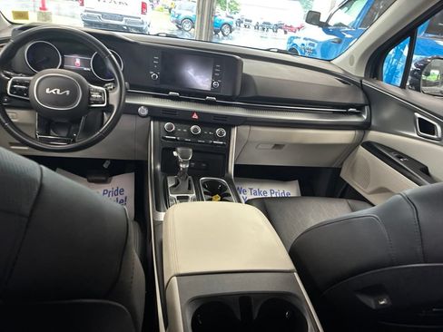 Used 2023 Kia Carnival LX FWD image 24