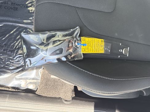 Used 2025 Hyundai Elantra SEL FWD image 35