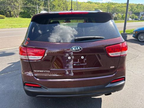 Used 2017 Kia Sorento FWD image 12