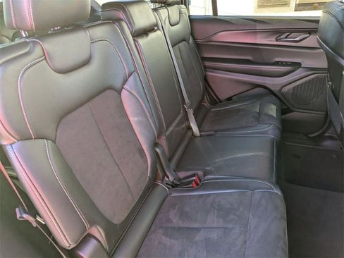 Used 2024 Jeep Grand Cherokee L Laredo image 27