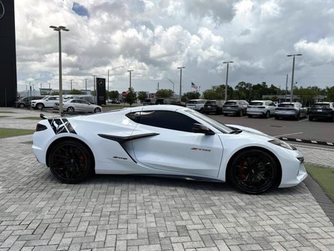 Used 2024 Chevrolet Corvette Z06 RWD image 6