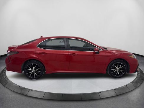 Used 2022 Toyota Camry SE image 4
