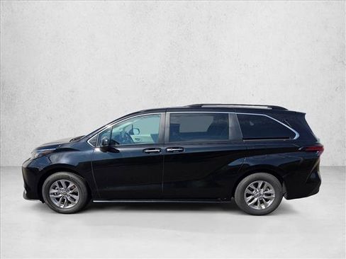 Used 2022 Toyota Sienna XLE w/ XLE Plus Package AWD/4WD image 7