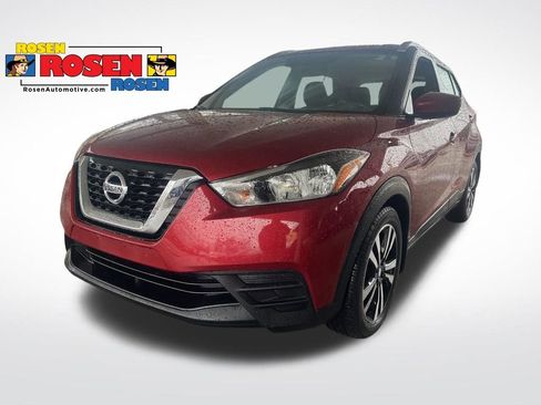 Used 2018 Nissan Kicks SV image 1