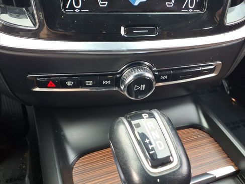 Used 2021 Volvo V60 T5 Cross Country image 24