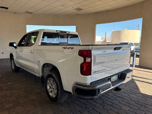 Used 2021 Chevrolet Silverado 1500 LT w/ Convenience Package II AWD/4WD image 2