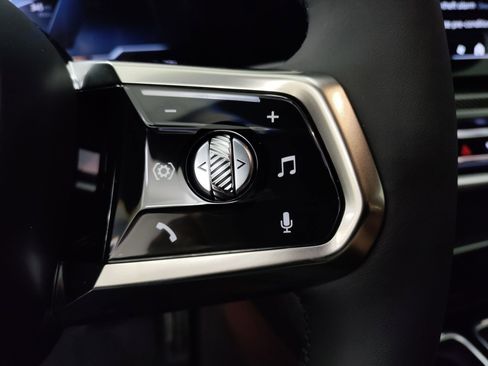 New 2025 BMW i7 xDrive60 w/ Premium Package image 16