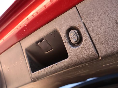 Used 2015 Chevrolet Suburban LT image 27