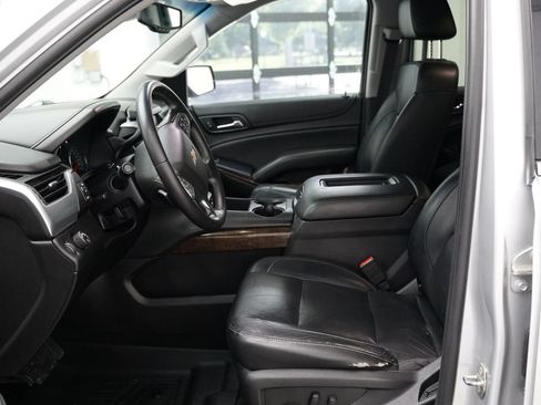 Used 2017 Chevrolet Suburban LT RWD image 25