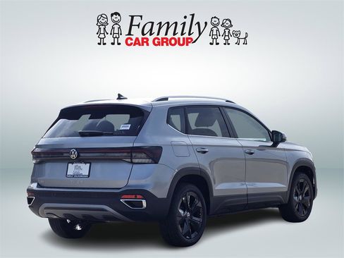 New 2025 Volkswagen Taos SE image 4