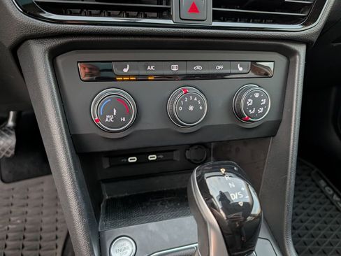 Used 2022 Volkswagen Taos SE image 19