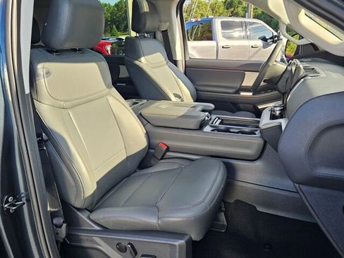 New 2025 Ford Expedition Active image 20