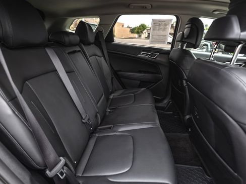 Used 2024 Kia Sportage EX AWD/4WD image 30