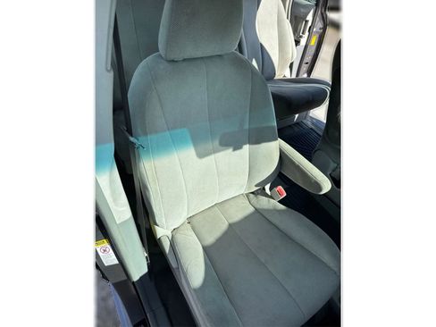 Used 2014 Toyota Sienna L image 29