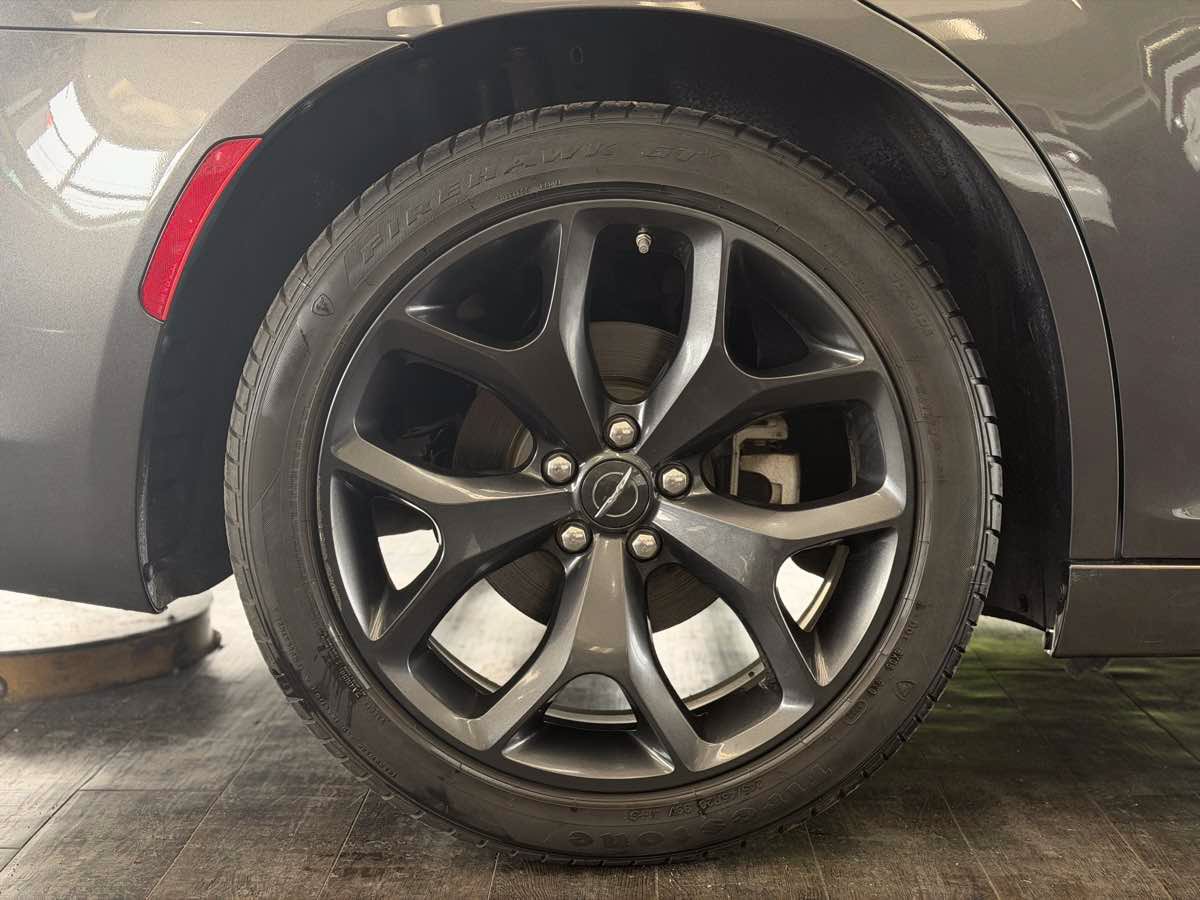 Used 2023 Chrysler 300 Touring L w/ Safetytec Plus Group RWD image 21