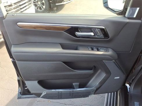 New 2026 Chevrolet Suburban High Country image 11