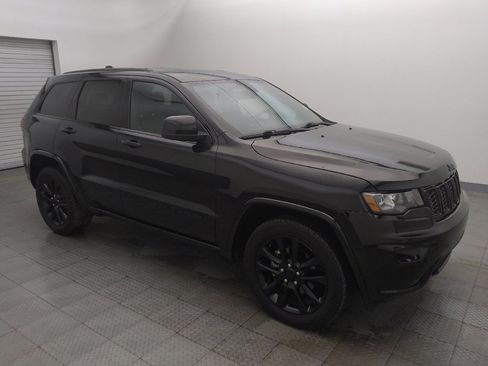 Used 2020 Jeep Grand Cherokee Altitude RWD image 11