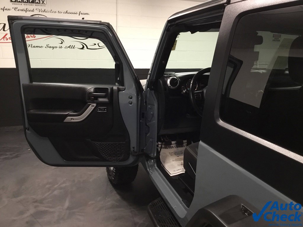 Used 2015 Jeep Wrangler Sahara w/ Connectivity Group AWD/4WD image 23