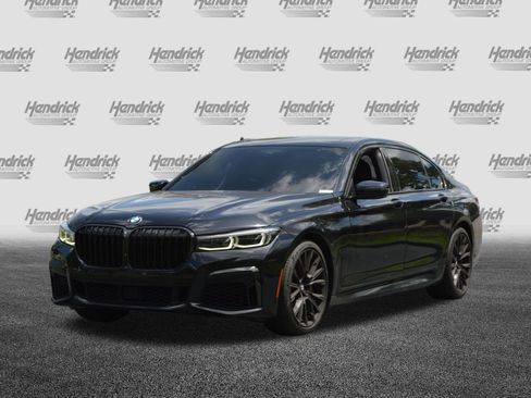 Used 2022 BMW 740i w/ M Sport Package RWD image 7