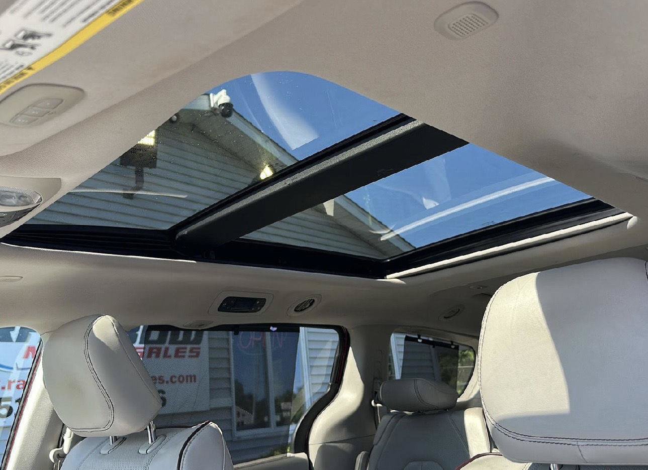 Used 2019 Chrysler Pacifica Limited FWD image 15