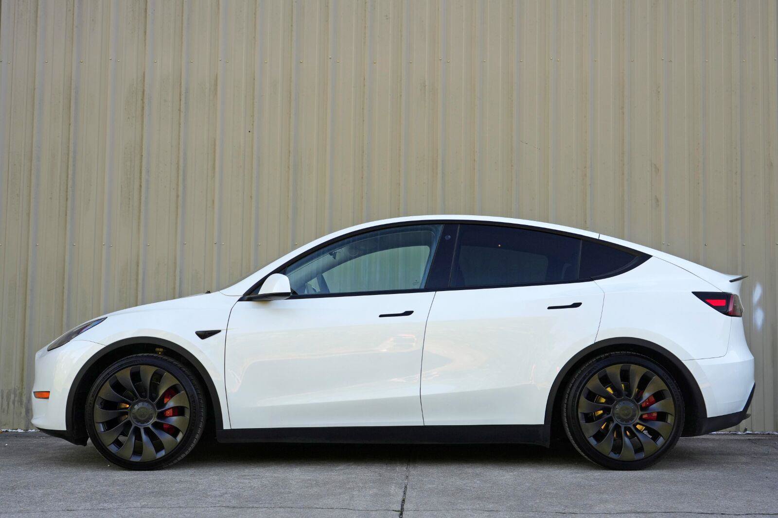 Used 2023 Tesla Model Y Performance AWD/4WD image 9
