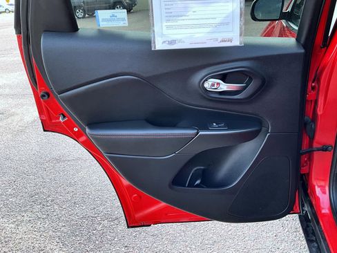 Certified 2019 Jeep Cherokee Trailhawk w/ Comfort/Convenience Group image 20