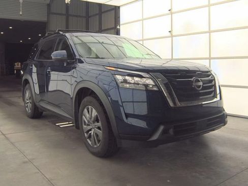 Certified 2025 Nissan Pathfinder SV w/ SV Premium Package FWD image 11