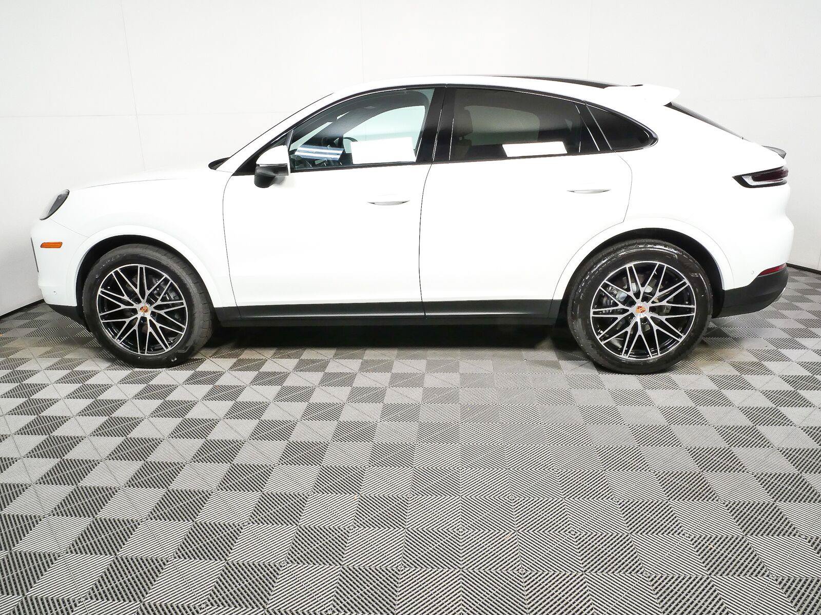 New 2026 Porsche Cayenne Coupe AWD/4WD image 2