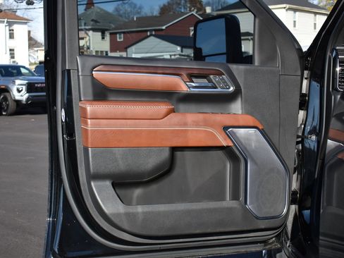 Used 2024 GMC Sierra 2500 Denali Ultimate image 11