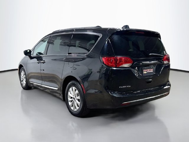 Used 2017 Chrysler Pacifica Touring-L FWD image 9