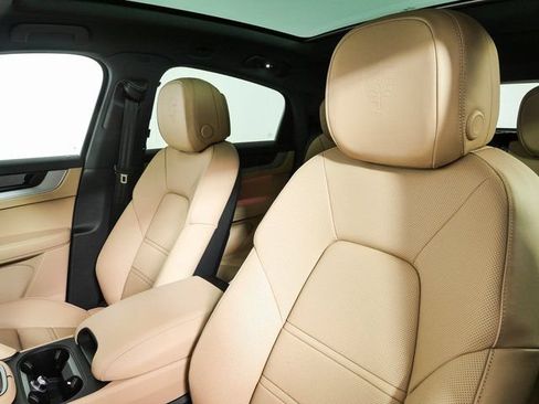 New 2026 Porsche Cayenne Coupe AWD/4WD image 5